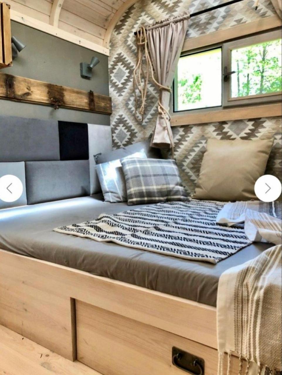 Luxuszelt Entspannung Im Zirkuswagen: Aussergewoehnliche Und Liebevoll Eingerichtete Glamping-unterkunft Im Gruenen *
