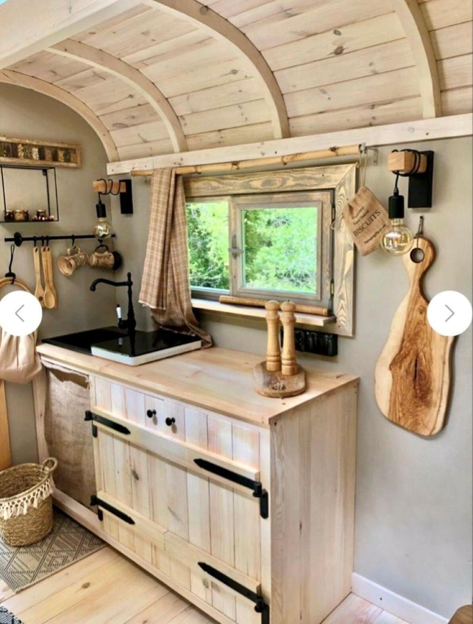 Luxuszelt Entspannung Im Zirkuswagen: Aussergewoehnliche Und Liebevoll Eingerichtete Glamping-unterkunft Im Gruenen Geigant
