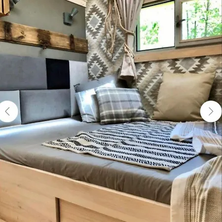 Entspannung Im Zirkuswagen: Aussergewoehnliche Und Liebevoll Eingerichtete Glamping-Unterkunft Im Gruenen Geigant Exterior photo