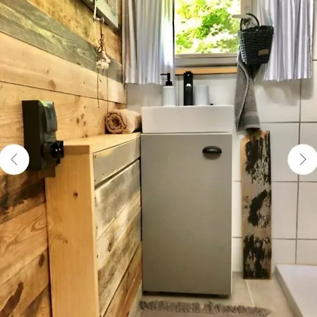 Entspannung Im Zirkuswagen: Aussergewoehnliche Und Liebevoll Eingerichtete Glamping-Unterkunft Im Gruenen Geigant Exterior photo