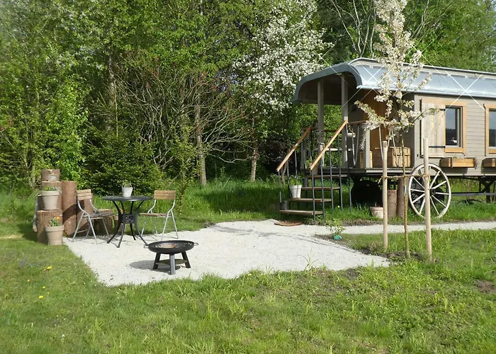 Entspannung Im Zirkuswagen: Aussergewoehnliche Und Liebevoll Eingerichtete Glamping-Unterkunft Im Gruenen
